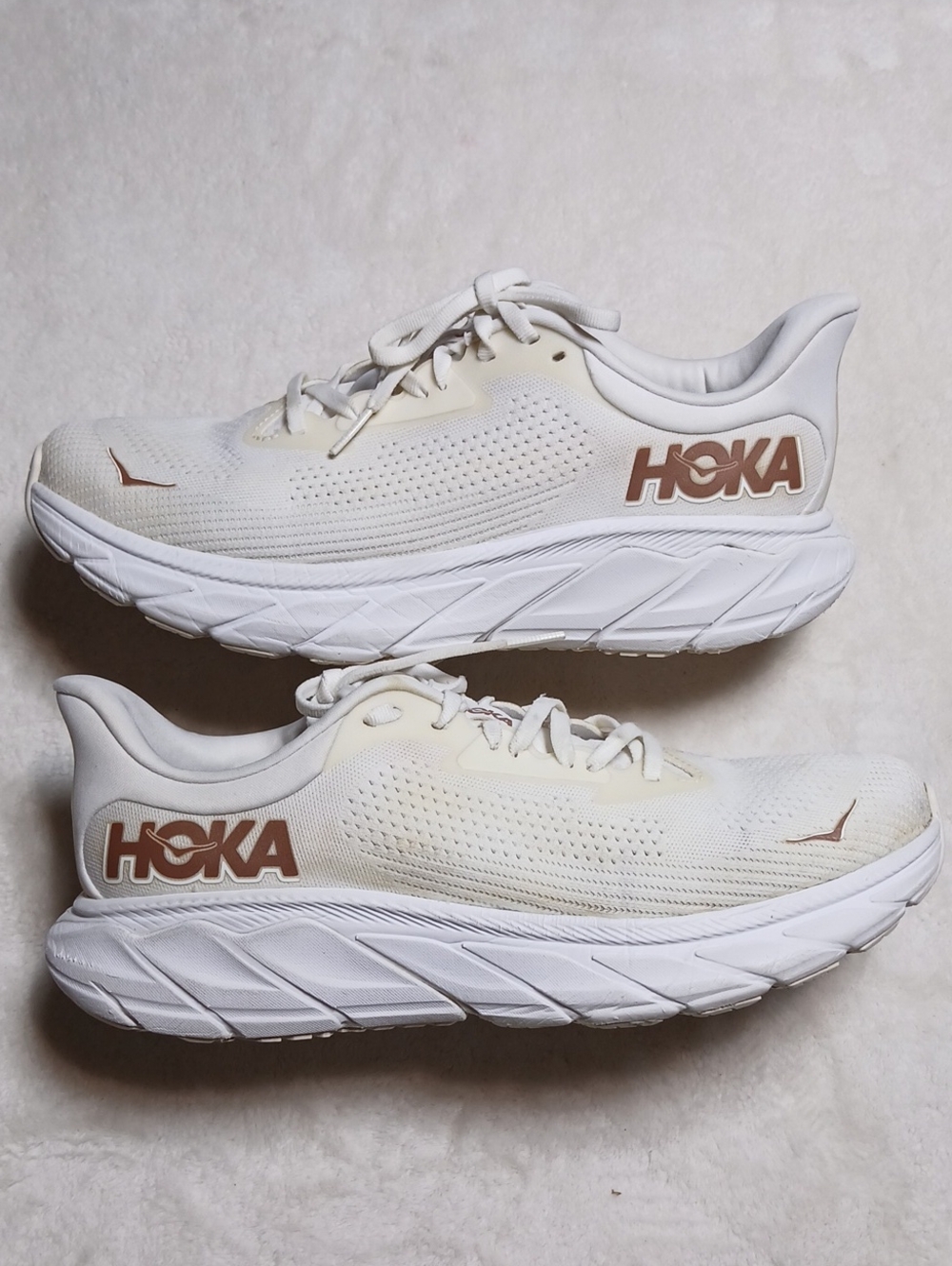 Hoka Arahi 7 Women's Cream and White Cushioned Running Sneakers Size 10B
